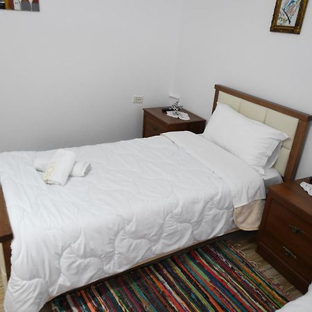 Guest House Luli 베라트 외부 사진