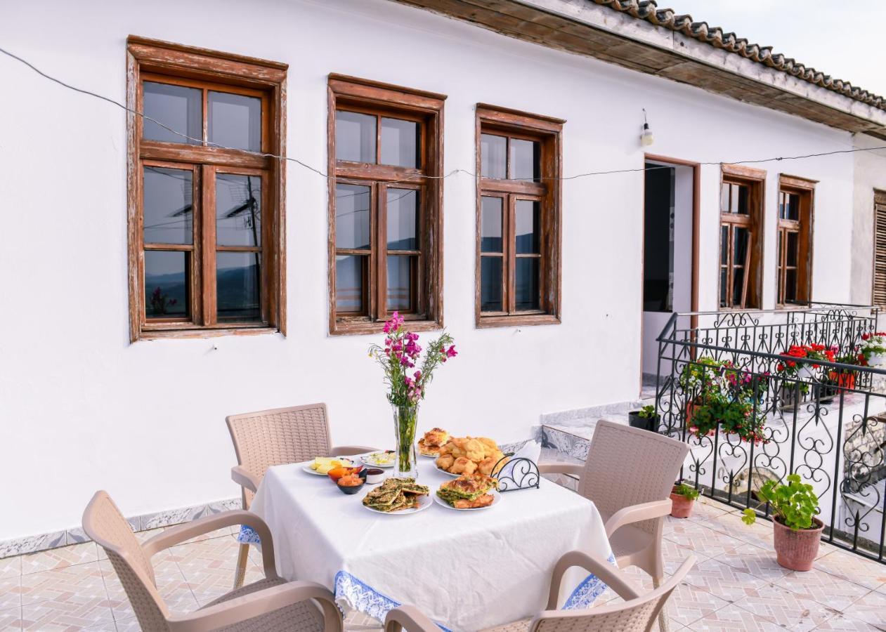 Guest House Luli 베라트 외부 사진