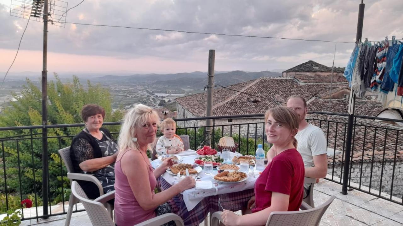 Guest House Luli 베라트 외부 사진