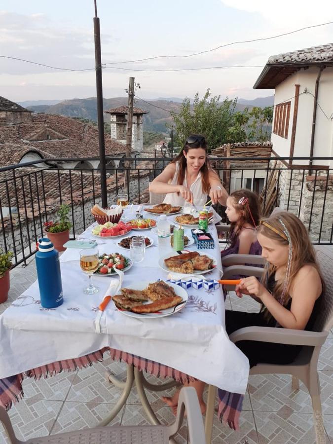 Guest House Luli 베라트 외부 사진
