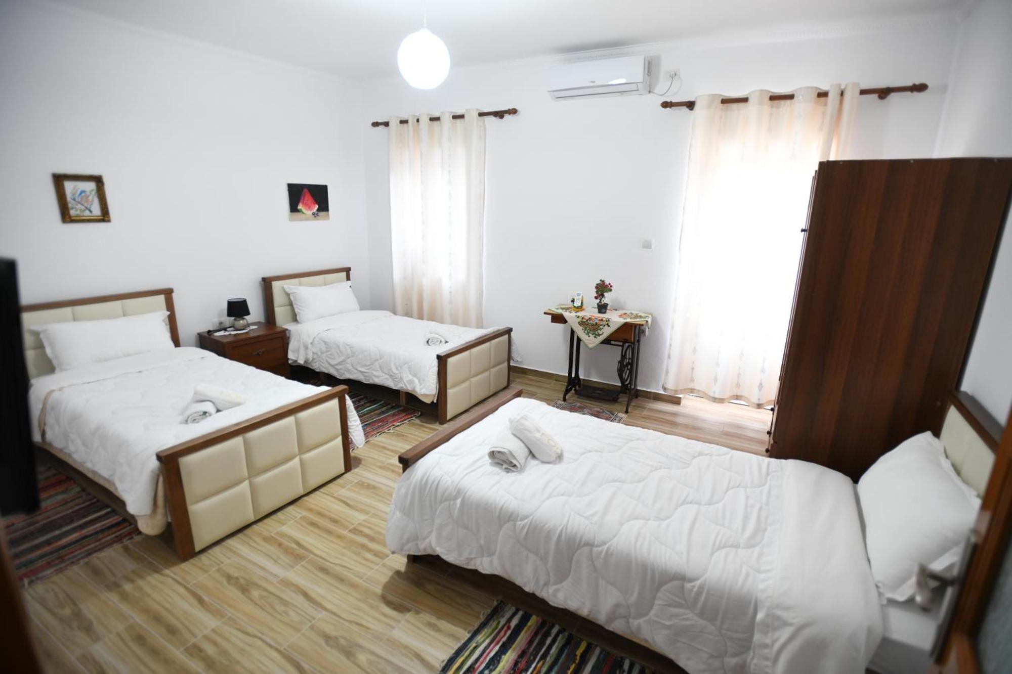 Guest House Luli 베라트 외부 사진