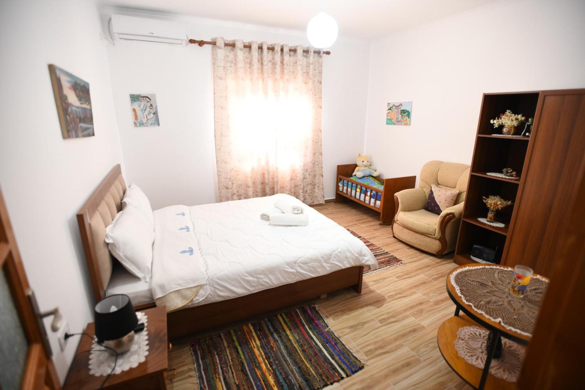 Guest House Luli 베라트 외부 사진