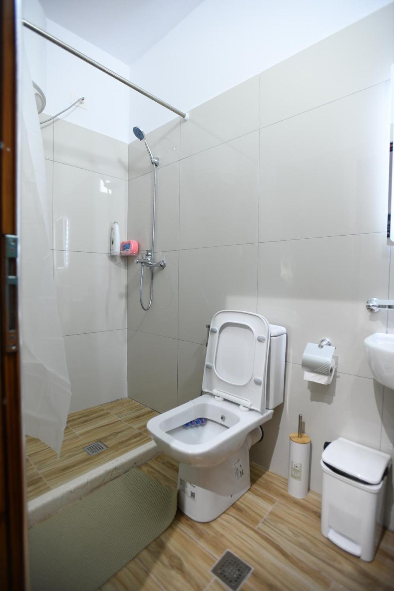 Guest House Luli 베라트 외부 사진