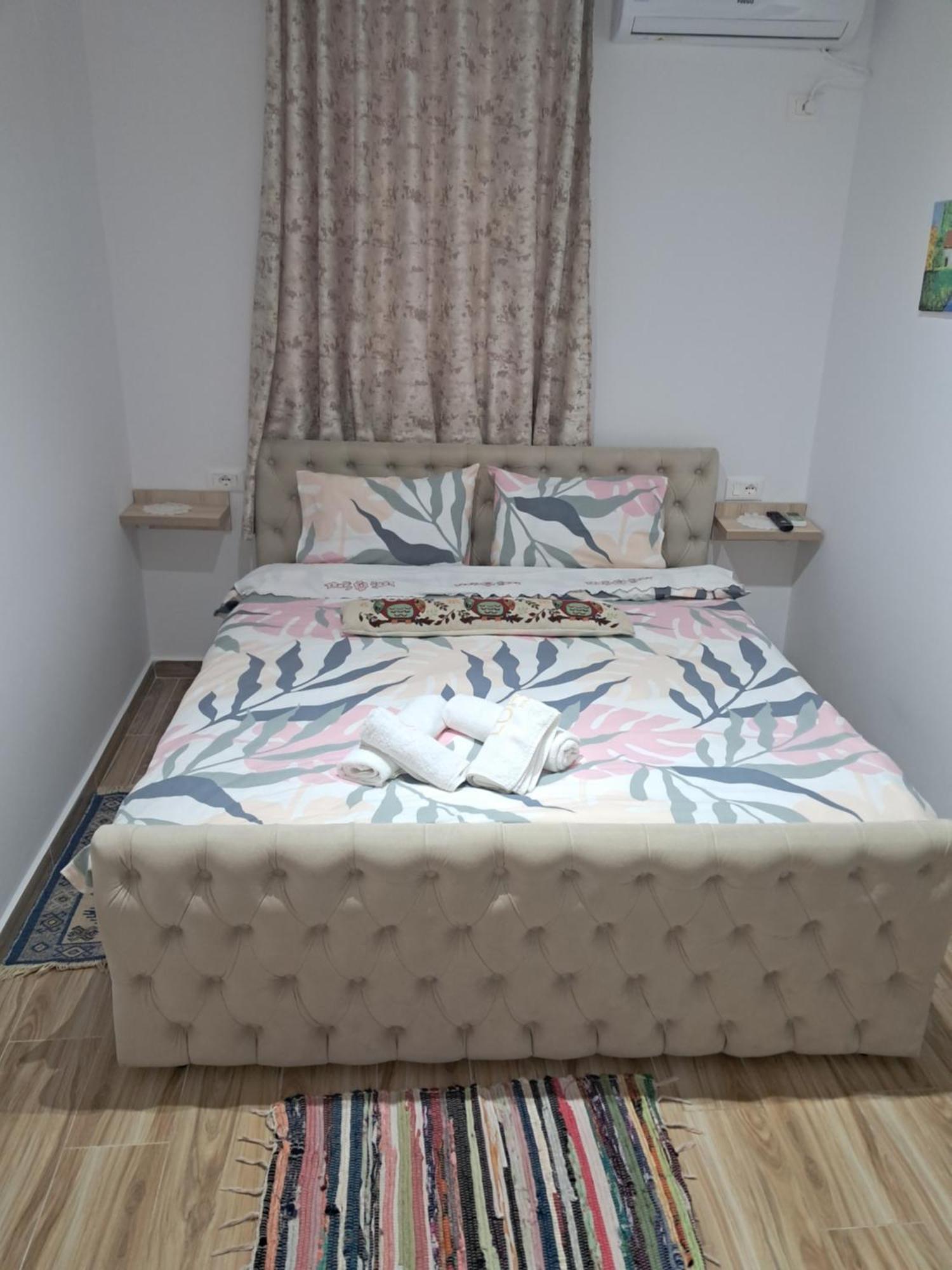 Guest House Luli 베라트 외부 사진